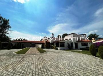 Casa · 698m² · 4 Recámaras · 10 Estacionamientos · Casa en Venta en Jurica D784
