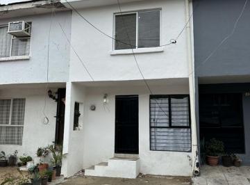 Casa de 2 habitaciones, San Pedro Tlaquepaque · Asa en Venta en Coto a Unos Pasos de Av Colón y Tren Ligero, Parques Colón