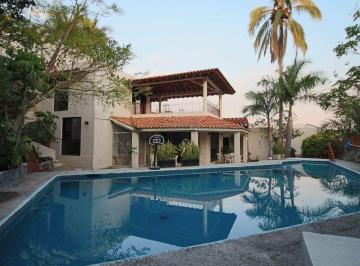 Casa de 5 habitaciones, Xochitepec · Residencia en Club de Golf Santa Fe | Privacidad, Espacio y Calidad de Vida