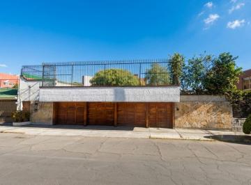 Casa de 6 habitaciones, Toluca · Casa en Venta de Garantia Bancaria