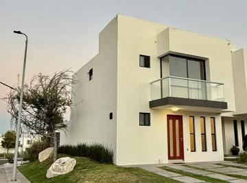 Casa en condominio · 130m² · 3 Recámaras · 2 Estacionamientos · Casa en Renta en Zibatá Lista Para Entrega