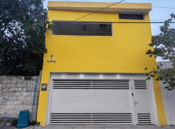 Casa · 3 Recámaras · 2 Estacionamientos · Casa en Santiago