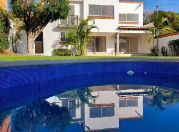 Casa · 500m² · 3 Recámaras · 2 Estacionamientos · Venta Casa Lomas de Cuernavaca, Mor