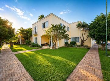 Casa · 253m² · 5 Recámaras · 2 Estacionamientos · Venta de Casa en Santa Gertrudis Copo, Merida