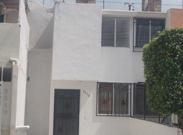 Casa de 2 habitaciones, Zapopan · Casa en Venta en Jardines del Valle, Zapopan