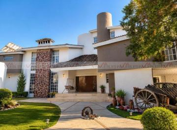 Casa uso de suelo · 1000m² · 3 Recámaras · 6 Estacionamientos · Casa con Uso de Suelo en Venta en Real de Peña