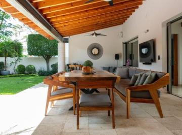 Casa en condominio de 3 habitaciones, Jiutepec · Exclusiva Residencia con Ubicación Privilegiada Frente Al Parque y Lago del Fraccionamiento