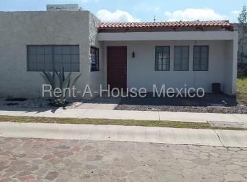 Casa de 1 habitación, Huimilpan · El Encino - Casa 88 m 1 Sola Planta, 1 Recamara, 1 Baño, 2 Estacionamiento. Dentro Fracc. Golf