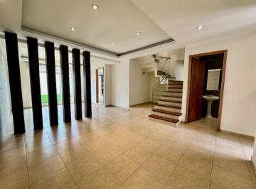 Casa en condominio · 342m² · 4 Recámaras · 3 Estacionamientos · Casa en Venta en Metepec, Zona de Galerias de 4 Recamaras