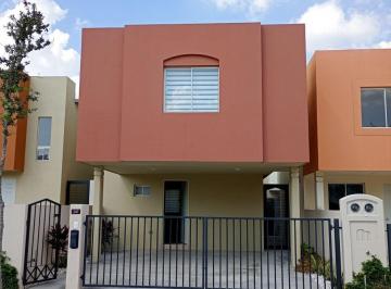 Casa de 2 habitaciones, García · Casa de 3 Recamaras, en Esquina con Terreno Excedente, Frente Al Parque