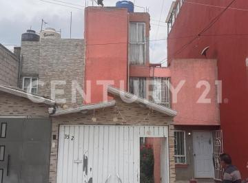 Departamento · 100m² · 4 Recámaras · 1 Estacionamiento · Casa en Venta en Héroes de Ecatepec III Sección