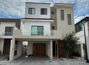 Casa de 4 habitaciones, Saltillo · Hermosa Casa de 3 Pisos en Torrealta Residencial Al Norte de Saltillo