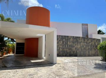 Casa · 220m² · 2 Recámaras · 4 Estacionamientos · Casa en Renta en Residencial Cumbres