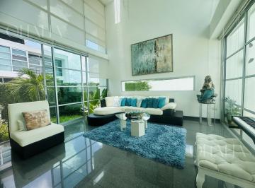 Casa · 336m² · 3 Recámaras · 2 Estacionamientos · Casa en Venta
