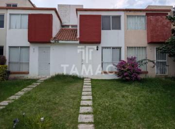 Casa en condominio de 3 habitaciones, Cuernavaca · Renta de Casa en Condominio La Troje III en La Colonia Tzompantle en Cuernavaca con Alberca y Jardín