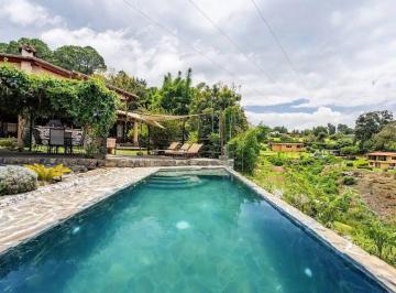 5699e0a93831dceb938c4e06885ddda492d8e692445c244b06bfc537c73049ea · Casa en Venta en Acatitlan, Valle de Bravo