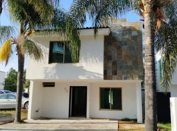 Casa en condominio de 4 habitaciones, Tlajomulco de Zúñiga · Casa Residencial en Renta en Fraccionamiento Nueva Galicia. Coto Valencia