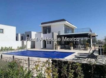 Casa de 4 habitaciones, El Marqués · Renta de Casa en La Entrada de Zakia Recamara en Planta Baja