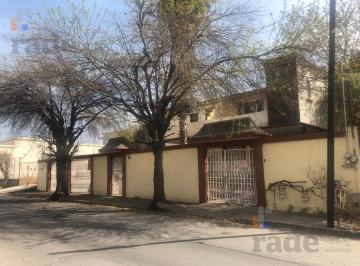 Casa · 560m² · 3 Recámaras · 3 Estacionamientos · Casa / Terreno en Venta en San Pedro Garza García