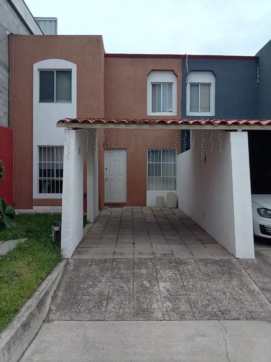 Renta de Casa en Condominio en San Miguelito, Irapuato, con Jardín y Seguridad Privada