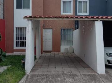 1 · Renta de Casa en Condominio en San Miguelito, Irapuato, con Jardín y Seguridad Privada