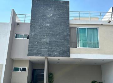 Casa · 180m² · 3 Recámaras · 2 Estacionamientos · Casa en Renta Claustro de Las Misiones II, Centro Sur Queretaro