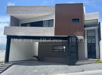 Casa de 3 habitaciones, Monterrey · Casa en Venta en Carretera Nacional