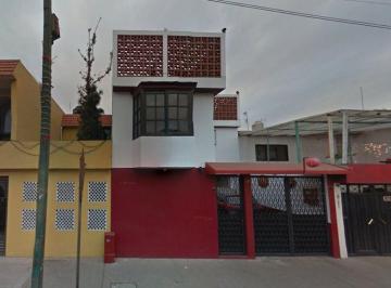 Casa de 3 habitaciones, Azcapotzalco · Casa en Venta en El Rosario, Azcapotzalco, Cerca de Metro Rosario y Parque Tezozómoc