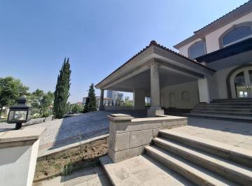 Casa · 1150m² · 4 Recámaras · 5 Estacionamientos · Renta de Casa en Fuentes de Las Lomas