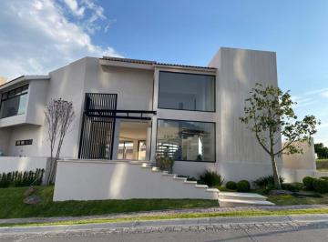Casa · 736m² · 4 Recámaras · 6 Estacionamientos · Casa - Club de Golf Country Club La Vista