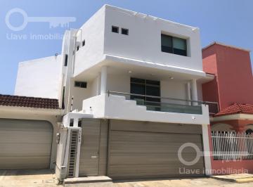 Casa · 345m² · 3 Recámaras · 2 Estacionamientos · Renta de Casa Amueblada de 3 Niveles y 3 Habitaciones en Av Antonio Ruiz, Fracc. Paraíso, Coatzaco