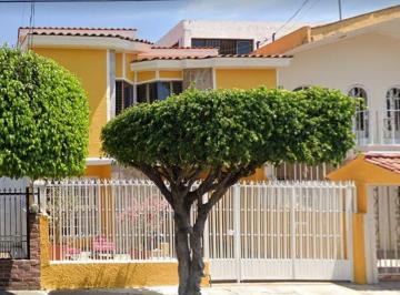 Casa de 3 habitaciones, Guadalajara · Venta de Casa en Jardines de Isabela, Guadalajara