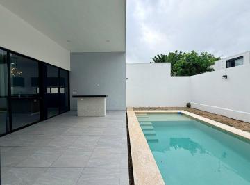 Casa en condominio · 279m² · 3 Recámaras · 4 Estacionamientos · Venta Espectacular Casa de 3 Recamaras Alberca y Jardin Privada Parque Natura con Amenidades Cholul