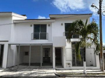 Casa · 210m² · 3 Recámaras · 2 Estacionamientos · Exclusiva Casa en Renta en Cozumel, Quintana Roo.