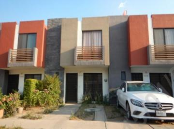 Casa de 2 habitaciones, Zapopan · Casa en Dos Niveles, con Superficie de Terreno de 82.50 en Fracc. Campo Real con 2 Recámara
