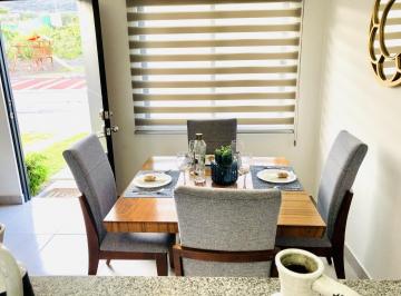 Casa · 99m² · 3 Recámaras · 2 Estacionamientos · Casa en El Refugio con Recámara en Planta Baja