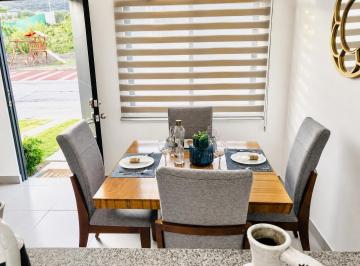 Casa · 99m² · 3 Recámaras · 2 Estacionamientos · Casa en El Refugio con Recámara en Planta Baja
