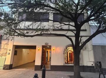 1 · Casa Histórica Frente a Museo Marco en Renta