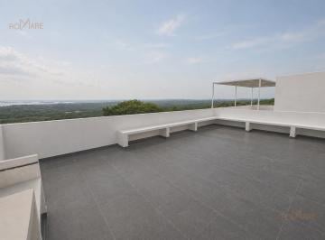 Casa · 240m² · 3 Recámaras · 2 Estacionamientos · Casa con Amplio Roof Top | Lomas de La Rioja