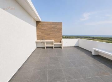Casa · 240m² · 3 Recámaras · 2 Estacionamientos · Casa con Amplio Roof Top | Lomas de La Rioja