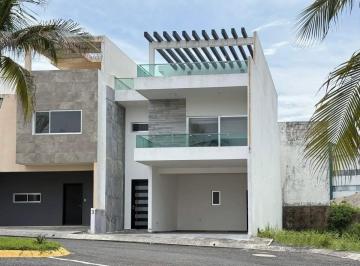 Casa · 224m² · 4 Recámaras · 2 Estacionamientos · Casa en Renta en Mallorca Residencial
