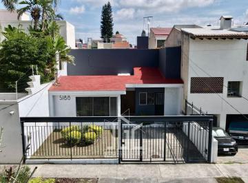 Casa · 200m² · 3 Recámaras · 4 Estacionamientos · Casa en Venta de Una Planta en Jardines de Guadalupe – Zapopan