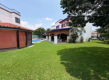 Casa de 4 habitaciones, Atlatlahucan · Hermosa Residencia con Mirador. con Vigas de Madera, Amplio Jardín. Muy Acogerdora.
