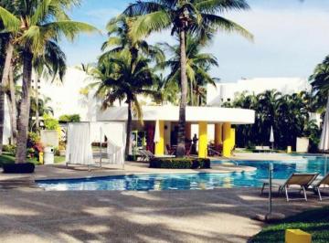 Casa · 225m² · 4 Recámaras · 2 Estacionamientos · Bonita Casa Ala Venta en Zona Diamante Xcaret