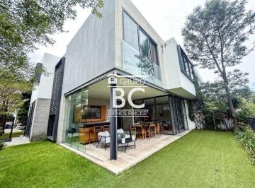 3ed3a0997f5efbedd5a2925f032ab79f43abc26d5ccd3754d9e22c8f4bf7c3da · Casa en Venta en El Coto Alcazar Oriente Sobre Juan Palomar y Arias