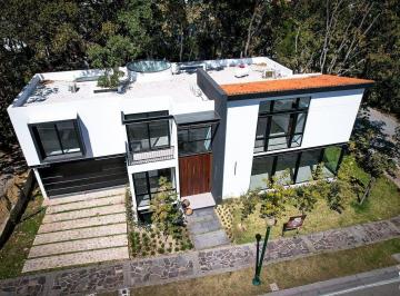 f89f685d314aa1a323e0db264379e19b907a3ecb90b7524af113d38526c0c956 · Residencia en Venta en El Cielo Country Club | Diseño de Autor