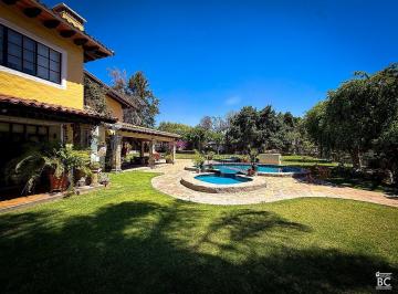 df487a878442bc80e1fbc49577f6f26b8a8c3ab4f247b8fdab52e4a8556928c7 · Casa en Venta en Los Gavilanes con Alberca