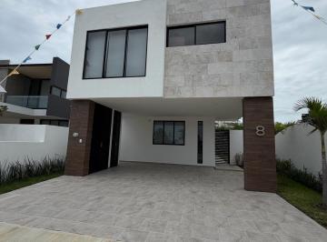 Casa · 3 Recámaras · 2 Estacionamientos · Casa - La Riviera Veracruzana