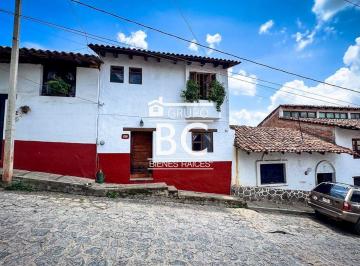 4c5cf86024a2bfbe5b944a2da518bd73e9b943f6a47a08e0869a9abaa3033e69 · Casa en Venta en Tapalpa Centro, 2 Recámaras y Terraza