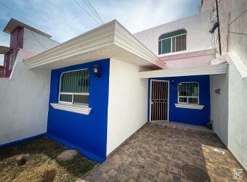 b2528dcc993c4eec4789c867aac78c156863d92083b1daf7caba204dd276d3db · Casa en Venta en Jardines del Valle, Zapopan | 3 Recámaras Cerca de Jardín Real